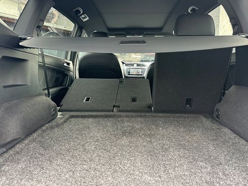 Used 2022 Volkswagen Tiguan SEL R-Line image 12