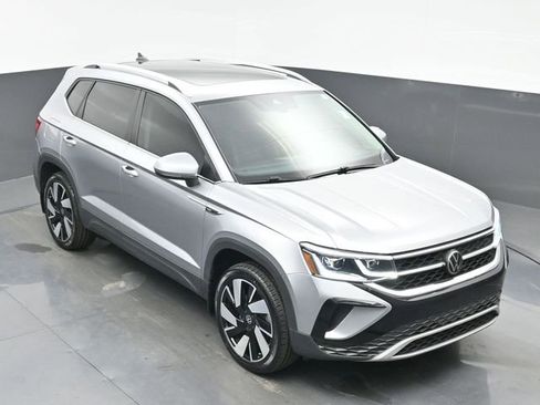 Used 2024 Volkswagen Taos SEL AWD/4WD image 37