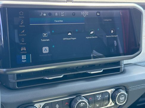 Used 2025 Jeep Wrangler Sahara AWD/4WD image 11