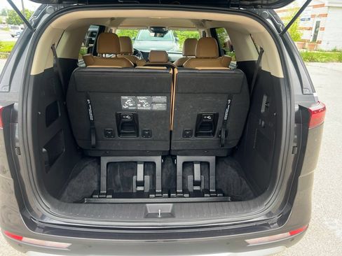 Certified 2024 Kia Carnival LX FWD image 10