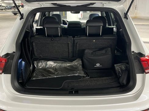 Certified 2023 Volkswagen Tiguan SE R-Line FWD image 38