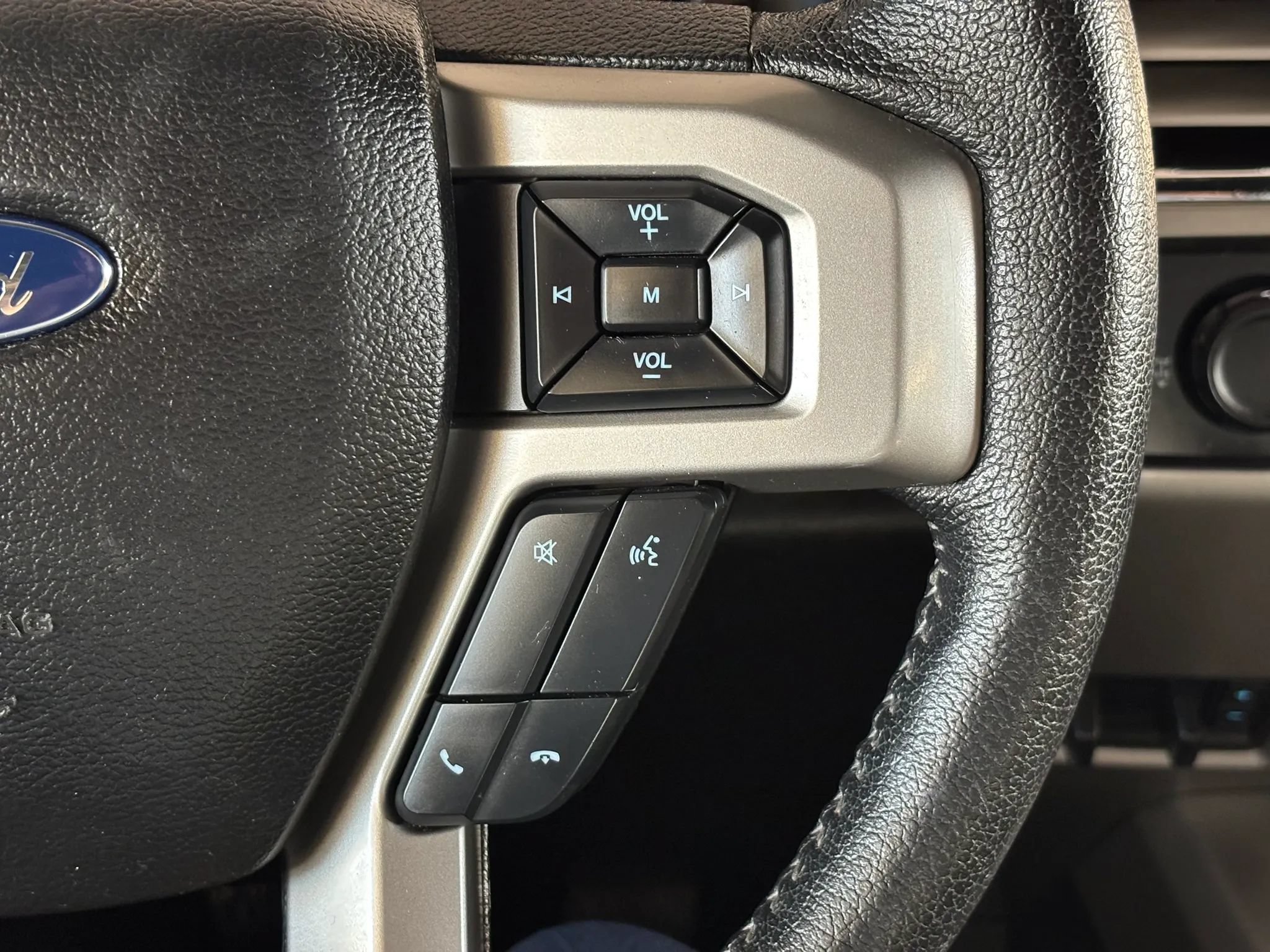 Used 2015 Ford F150 Lariat w/ Equipment Group 502A Luxury AWD/4WD image 42