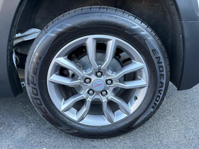 Used 2022 GMC Terrain SLT w/ Infotainment Package II AWD/4WD image 13