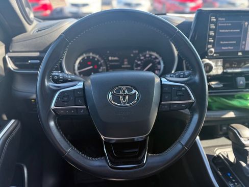 Used 2021 Toyota Highlander XSE AWD/4WD image 17