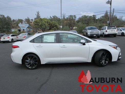 New 2025 Toyota Corolla SE image 2