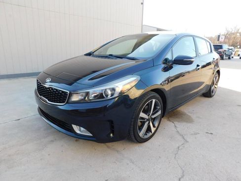 Used 2017 Kia Forte EX image 3