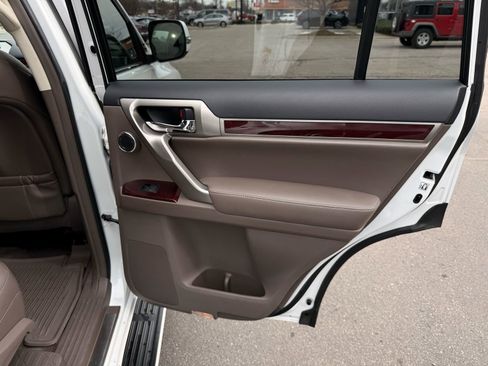 Used 2016 Lexus GX 460 Luxury w/ Preferred Accessory Package image 27