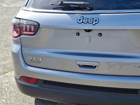 Certified 2022 Jeep Compass Limited image 17