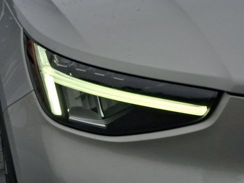 Certified 2023 Volvo XC40 B5 Plus w/ Protection Package Premier AWD/4WD image 9