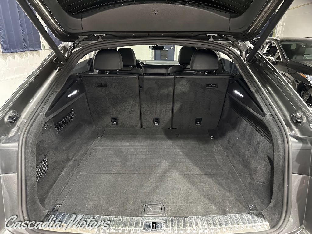 Used 2019 Audi Q8 Prestige w/ Luxury Package AWD/4WD image 11