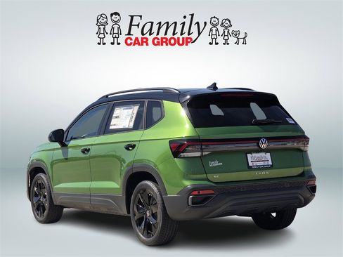 New 2025 Volkswagen Taos SE image 3