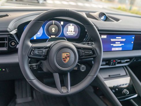 New 2026 Porsche Macan 4 Electric image 13