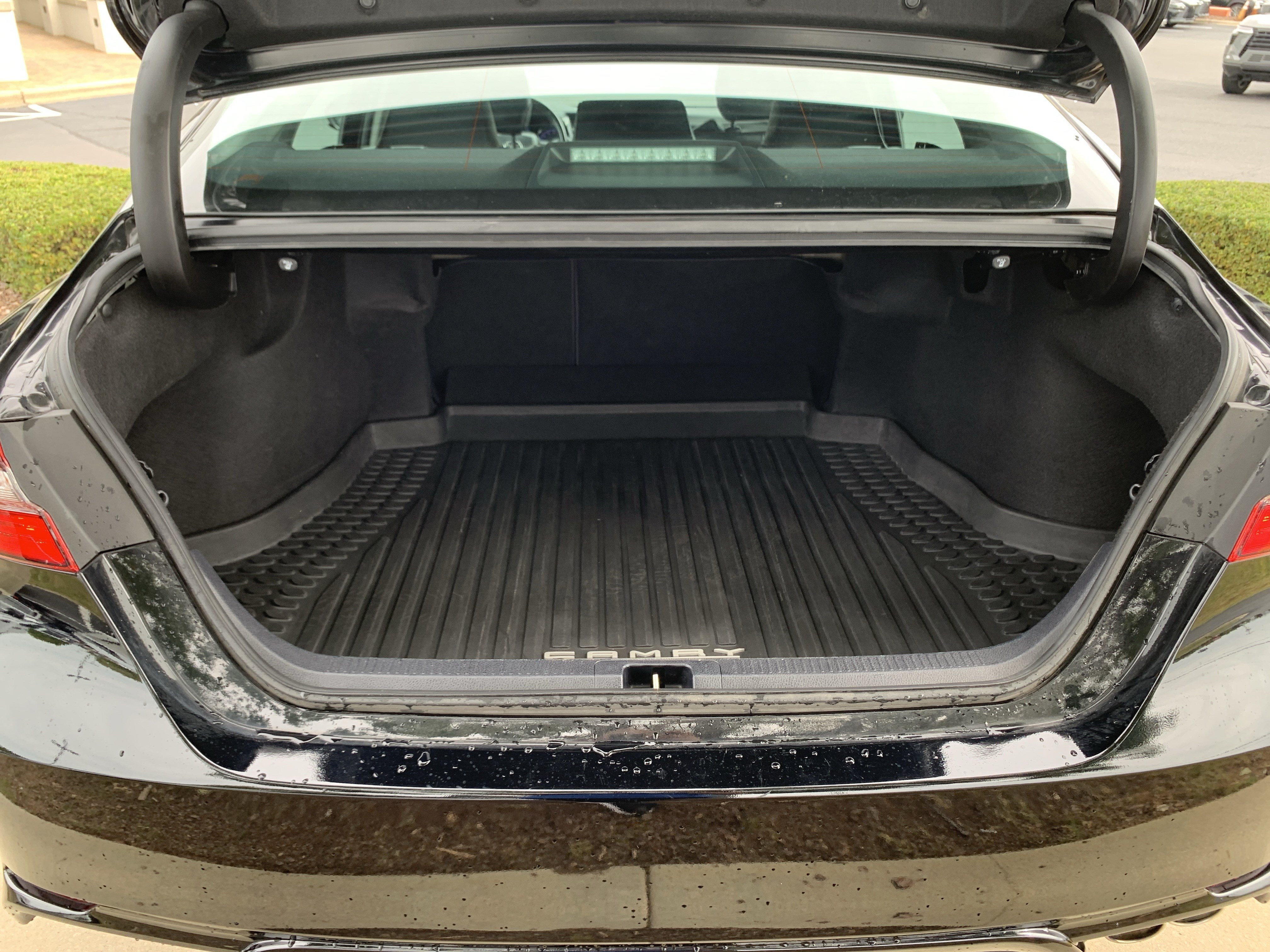 Used 2021 Toyota Camry SE FWD image 34
