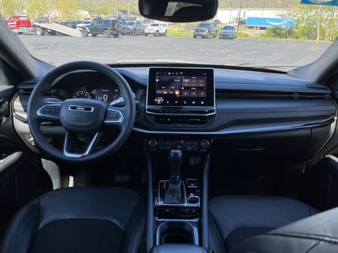 Used 2025 Jeep Compass Trailhawk AWD/4WD image 25