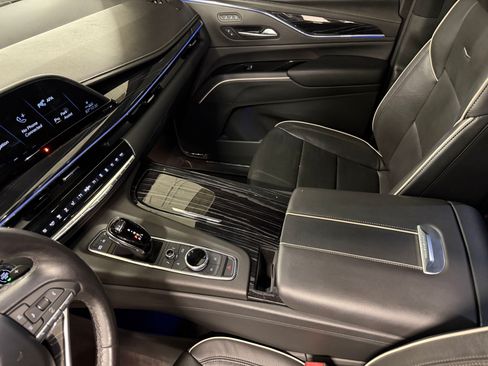 Used 2023 Cadillac Escalade Sport AWD/4WD image 19
