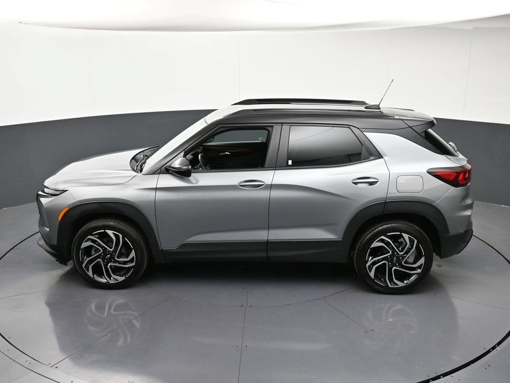 Used 2025 Chevrolet TrailBlazer RS w/ Driver Confidence Package AWD/4WD image 17