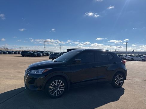 Used 2024 Nissan Kicks SV image 6