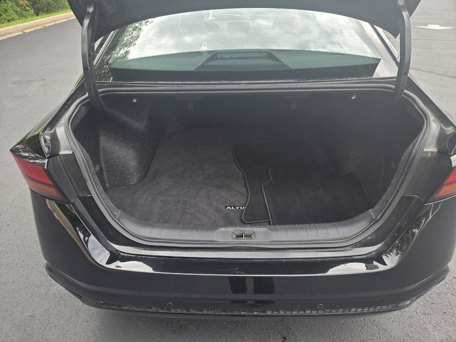 Used 2025 Nissan Altima 2.5 SV FWD image 9