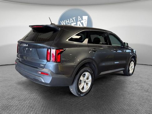 Certified 2023 Kia Sorento LX AWD/4WD image 3