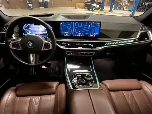 Used 2025 BMW X7 M60i image 14