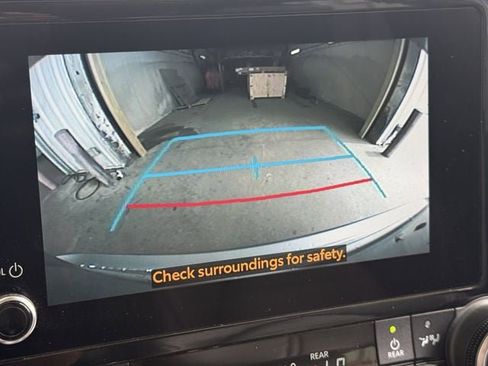 Used 2023 Toyota Highlander XLE FWD image 18