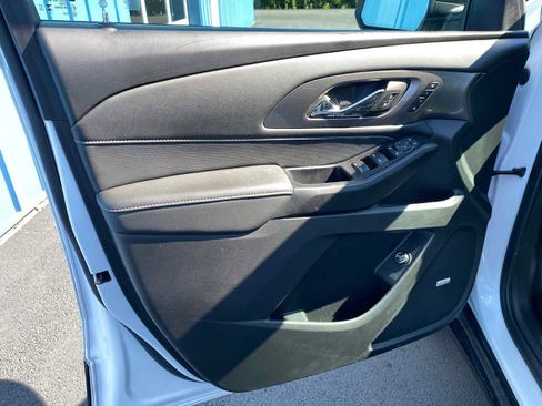 Used 2023 Chevrolet Traverse Premier w/ Redline Edition image 39
