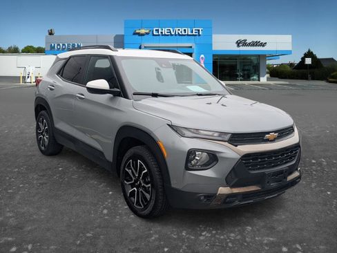 Used 2023 Chevrolet TrailBlazer ACTIV w/ Sun and Liftgate Package image 3