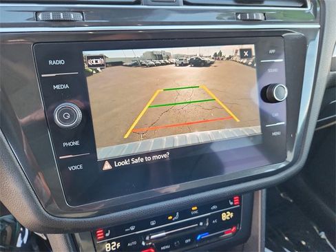 Used 2022 Volkswagen Tiguan SE w/ Panoramic Sunroof Package image 22