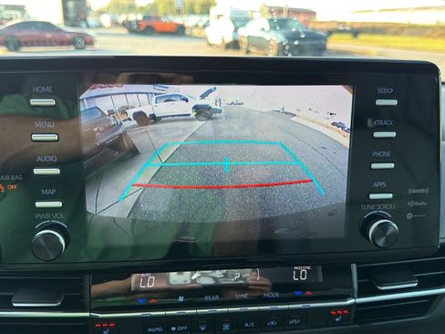 Used 2023 Toyota Sienna XLE FWD image 26
