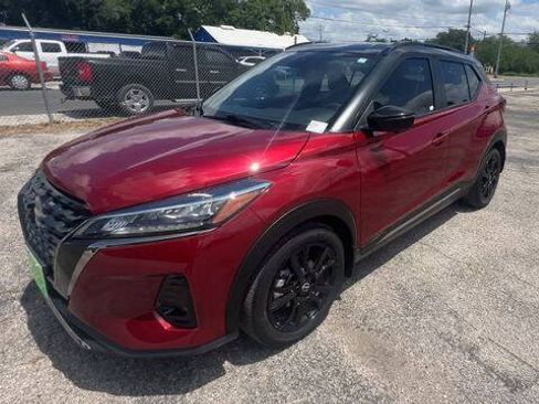 Used 2023 Nissan Kicks SR w/ SR Premium Package FWD image 4