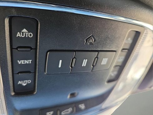 Used 2018 Jeep Grand Cherokee Limited image 22