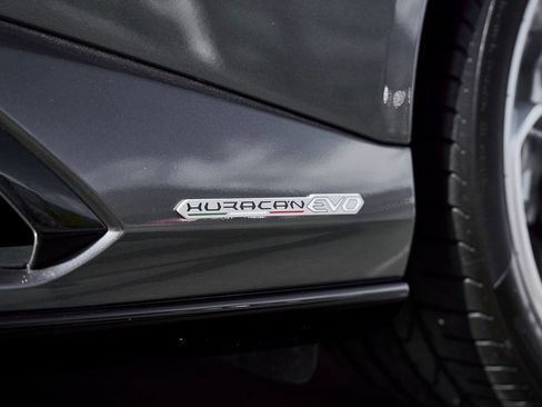 Used 2024 Lamborghini Huracan EVO AWD/4WD image 9