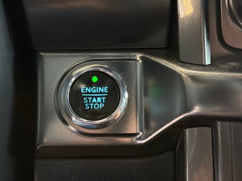 Used 2022 Ford F150 Lariat w/ Equipment Group 502A High AWD/4WD image 25