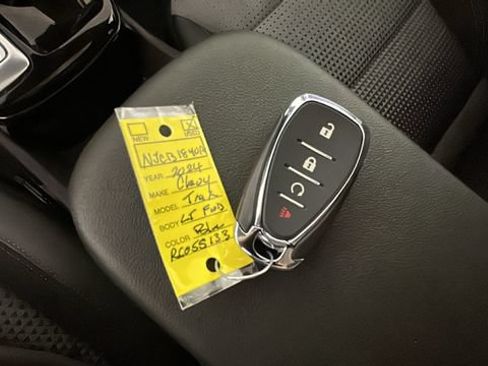 Used 2024 Chevrolet Trax LT w/ Sunroof Package FWD image 20