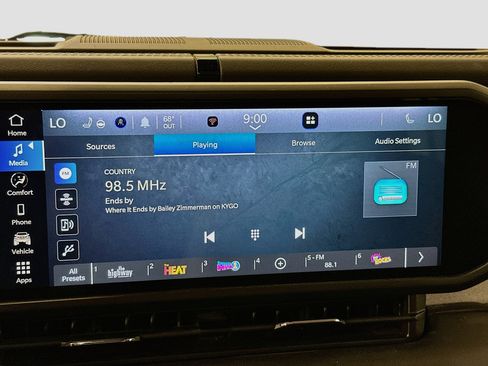 Used 2025 Jeep Wrangler Unlimited Sahara AWD/4WD image 21