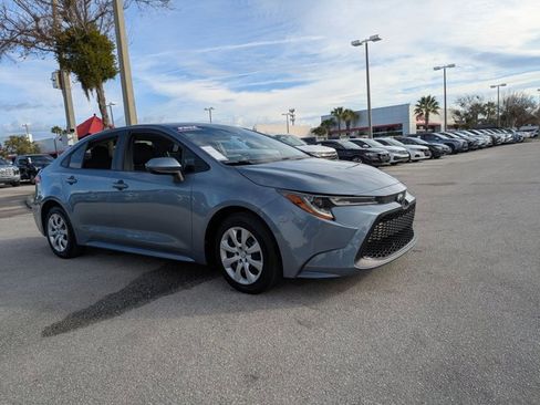 Used 2022 Toyota Corolla LE image 3