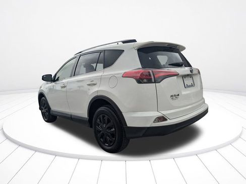 Used 2018 Toyota RAV4 LE image 5
