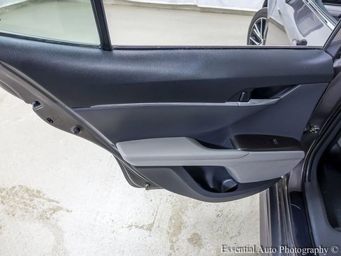 Used 2024 Toyota Camry SE image 19