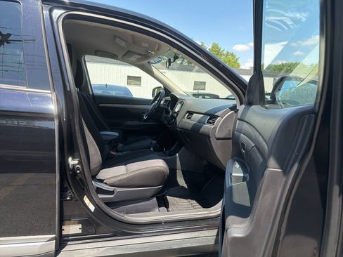 Used 2016 Mitsubishi Outlander SE FWD image 31