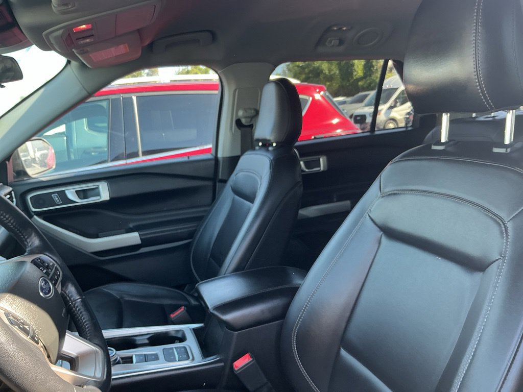 Used 2023 Ford Explorer XLT w/ Equipment Group 202A RWD image 13