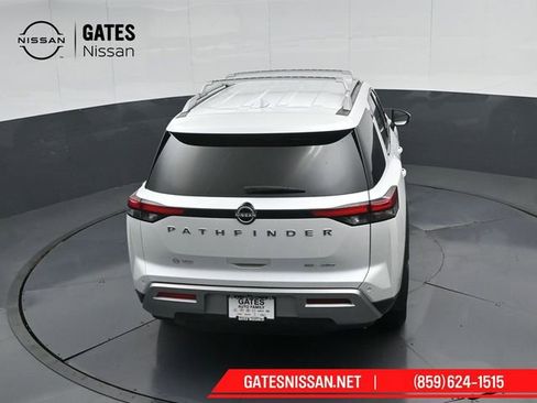 Used 2025 Nissan Pathfinder SL AWD/4WD image 45