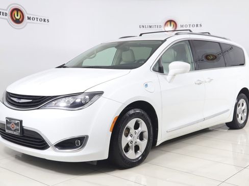 Used 2018 Chrysler Pacifica Touring-L FWD image 5