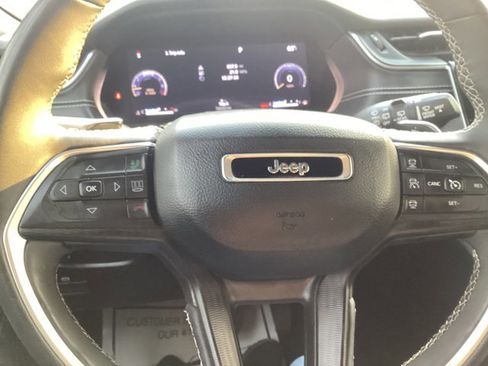 Used 2023 Jeep Grand Cherokee L Laredo image 18