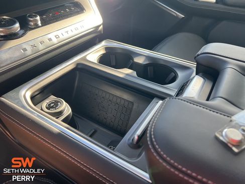 New 2025 Ford Expedition Platinum w/ Driver's Package image 25