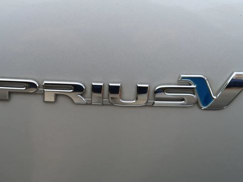 Used 2012 Toyota Prius V Five FWD image 8
