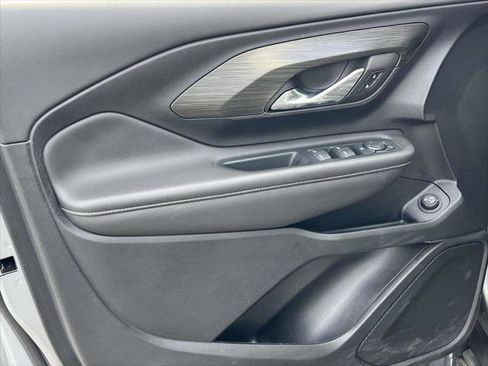 Used 2023 GMC Terrain SLE w/ Driver Convenience Package image 16