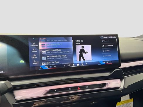 Certified 2025 BMW i5 eDrive40i w/ M Sport Package image 15