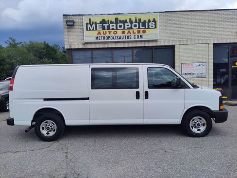 Used 2016 GMC Savana 3500 Extended image 1