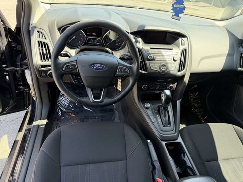 Used 2016 Ford Focus SE w/ SE Cold Weather Package FWD image 9