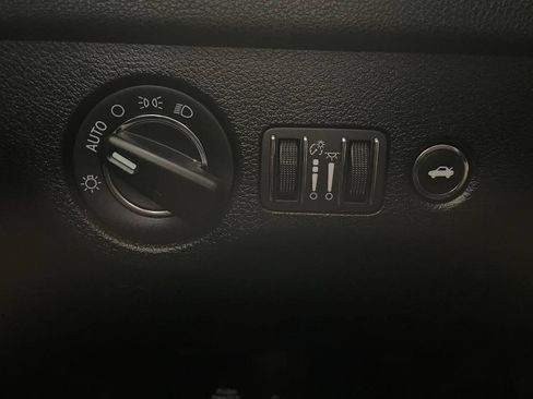 Used 2018 Chrysler 300 Touring image 39